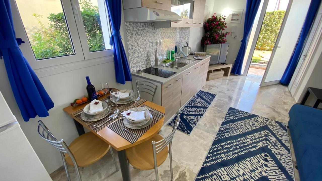 Patras Blue Suite Luaran gambar